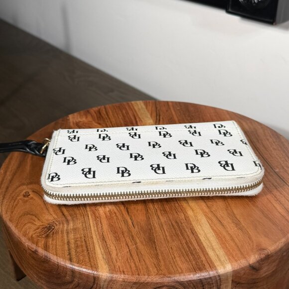 Dooney & Bourke Gretta Folded Zip Wristlet — White/Black Coated Canvas, EUC - Picture 5 of 10